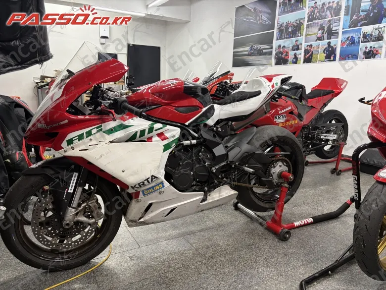 MV Agusta F3 800 RC - фото 1
