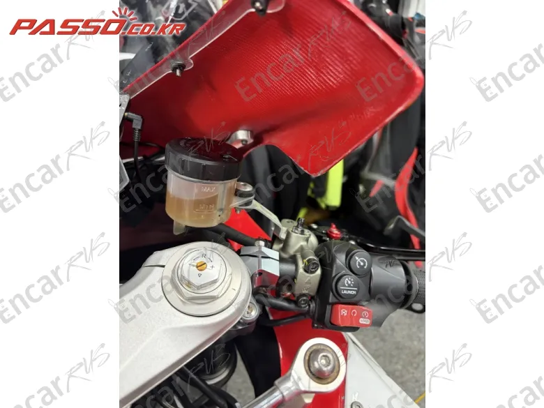 MV Agusta F3 800 RC - фото 2