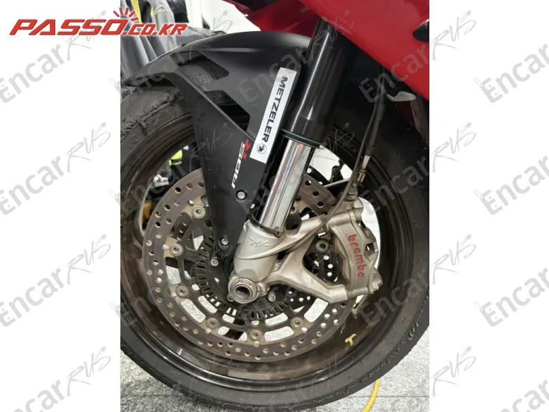 MV Agusta F3 800 RC - фото 5