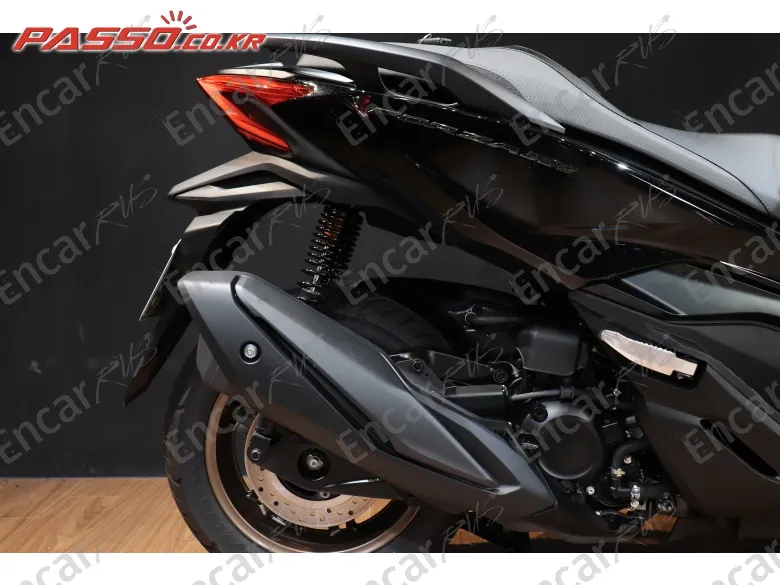Honda Forza 350 - фото 6