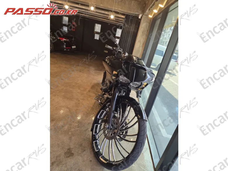 HARLEY-DAVIDSON CVO ROAD GLIDE CUSTOM - фото 4
