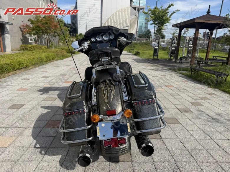 HARLEY-DAVIDSON FLHXS STREET GLIDE SPECIAL - фото 2