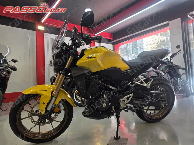 Honda CB 300 R - фото 1