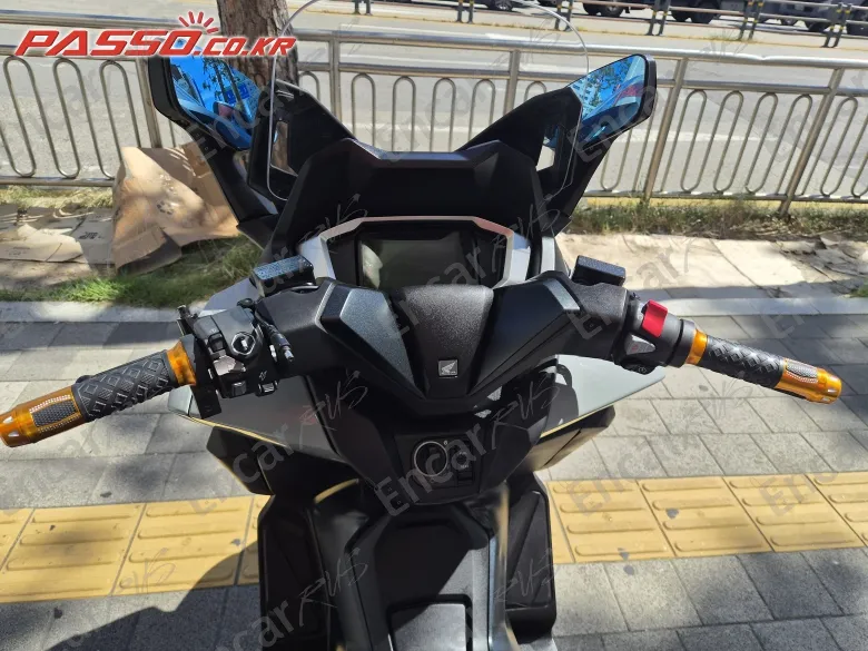 Honda Forza 350 - фото 6