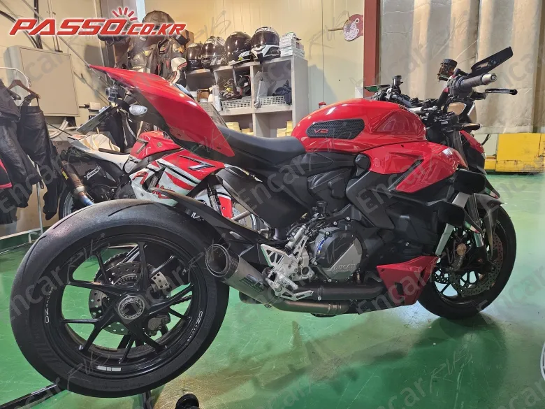 DUCATI STREETFIGHTER V2 - фото 0