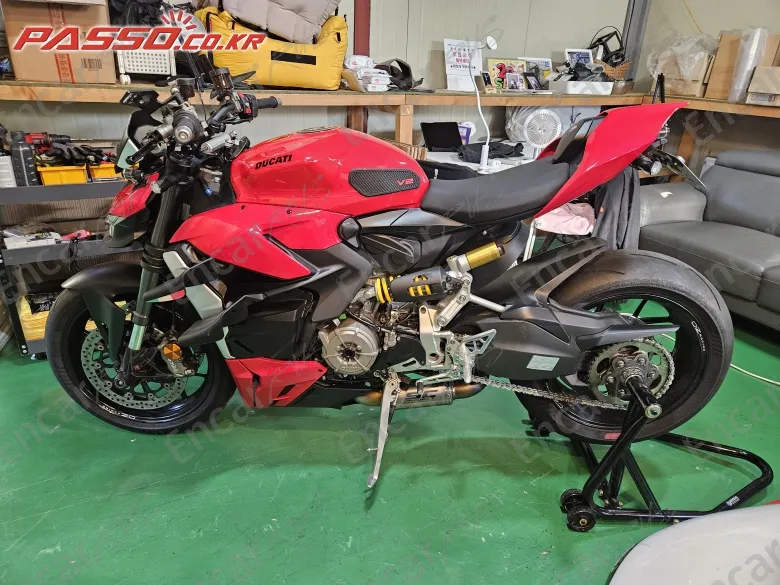 DUCATI STREETFIGHTER V2 - фото 1
