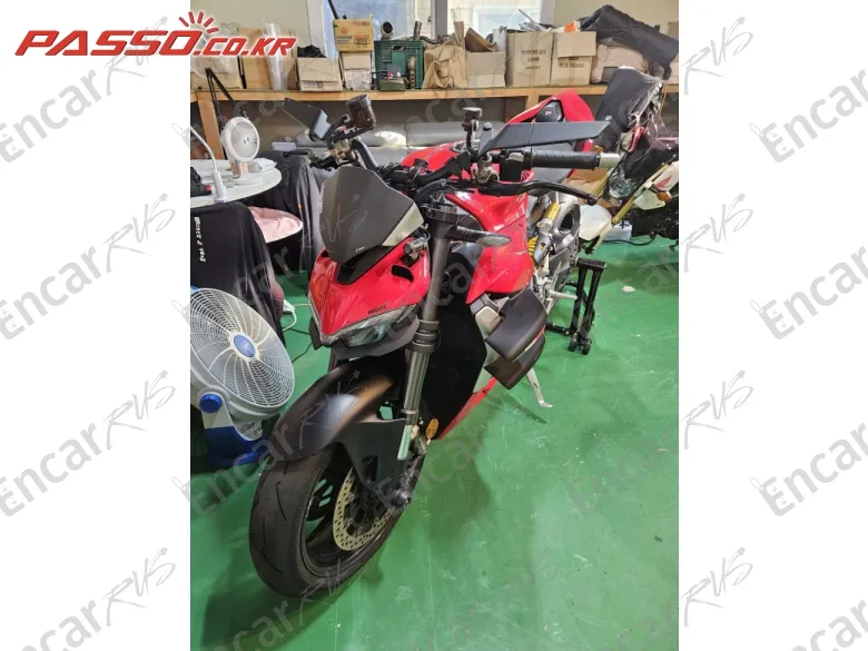 DUCATI STREETFIGHTER V2 - фото 2