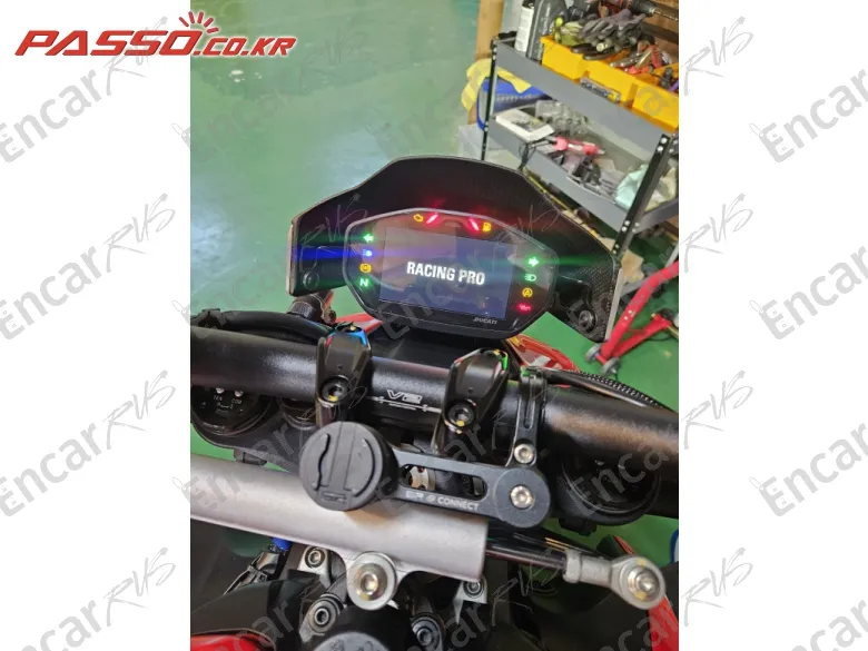 DUCATI STREETFIGHTER V2 - фото 4