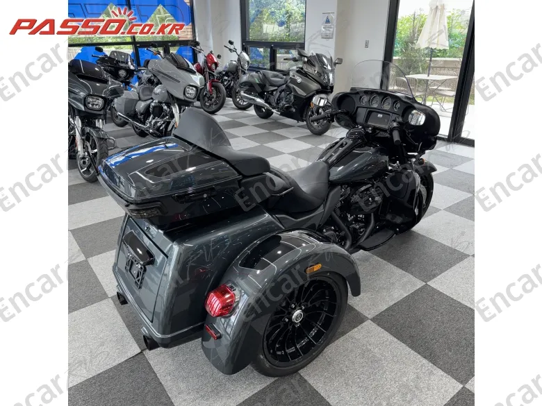 Harley-Davidson Flhtcutg Tri Glide Ultra Classic - фото 2