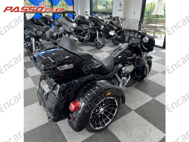 Harley-Davidson Flhtcutg Tri Glide Ultra Classic - фото 2