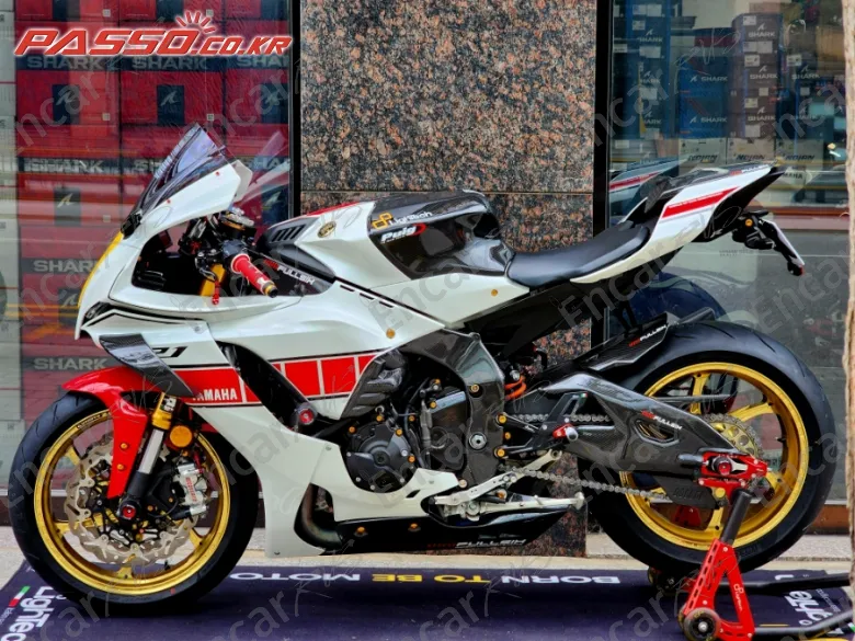 Yamaha Yzf R1 - фото 1