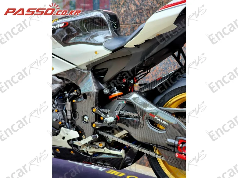 Yamaha Yzf R1 - фото 4