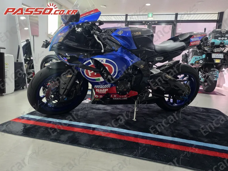 Yamaha Yzf R1 - фото 1