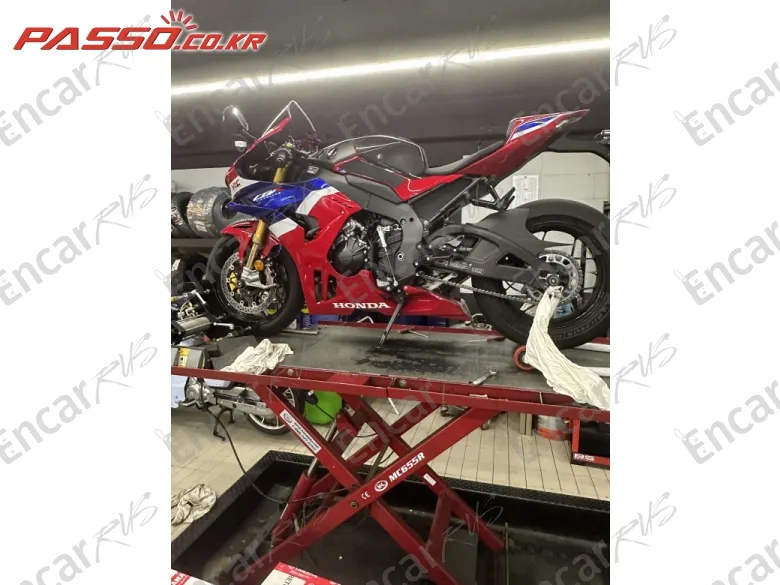 Honda CBR 1000 RR-R Fireblade SP - фото 4