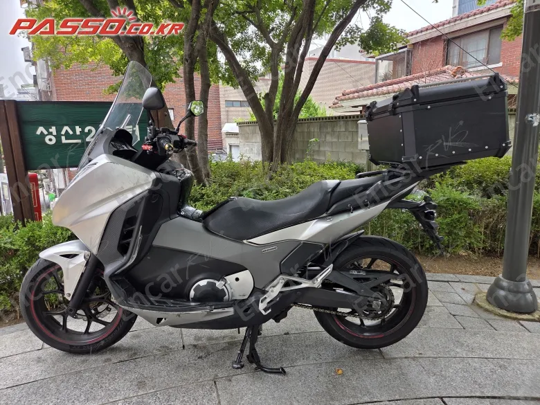 Honda Integra 750 - фото 1