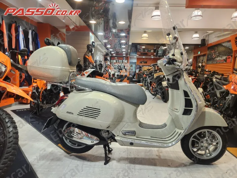 VESPA GTS 300 CLASSIC - фото 0