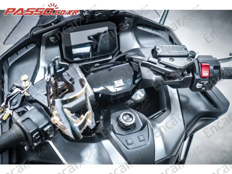 Honda Forza 750 - фото 3