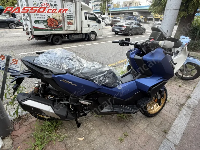 Honda Adv 350 - фото 1