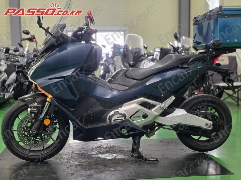 Honda Forza 750 - фото 1