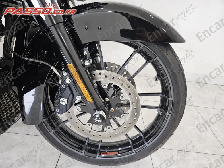 HARLEY-DAVIDSON FLHXS STREET GLIDE SPECIAL - фото 5