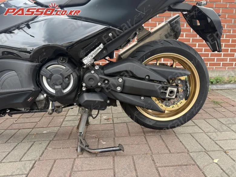YAMAHA T MAX 560 - фото 4