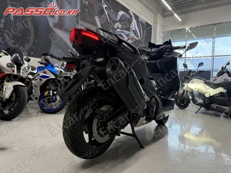 YAMAHA T MAX 560 - фото 2