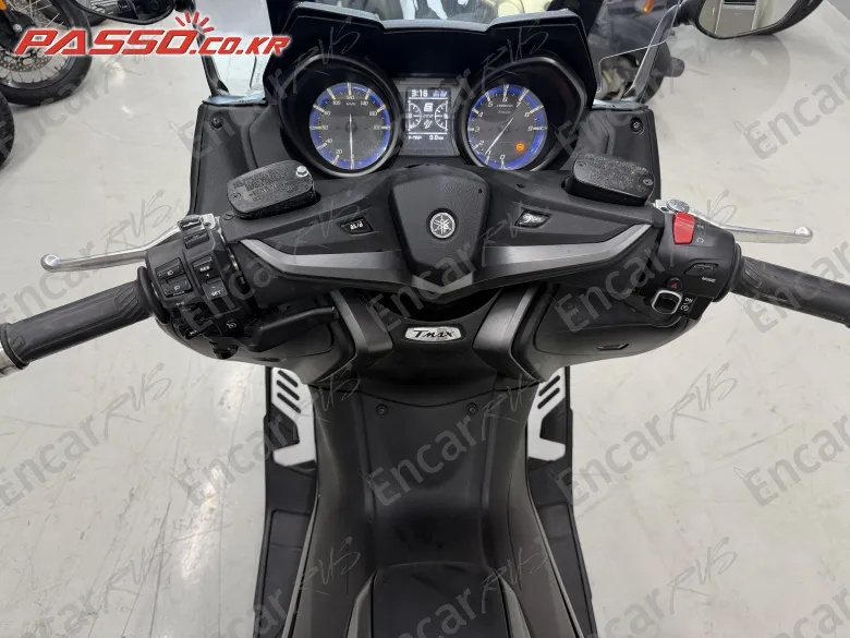 YAMAHA T MAX 560 - фото 3