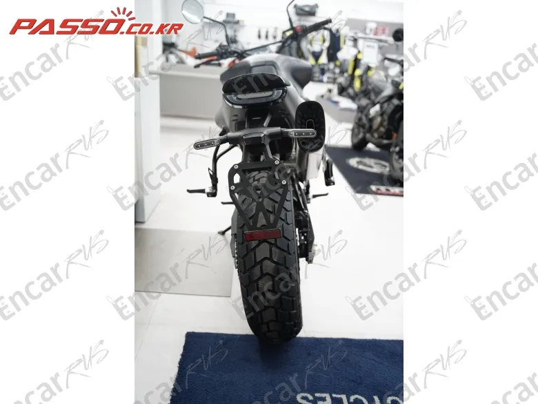 Husqvarna Svartpilen 801 - фото 2