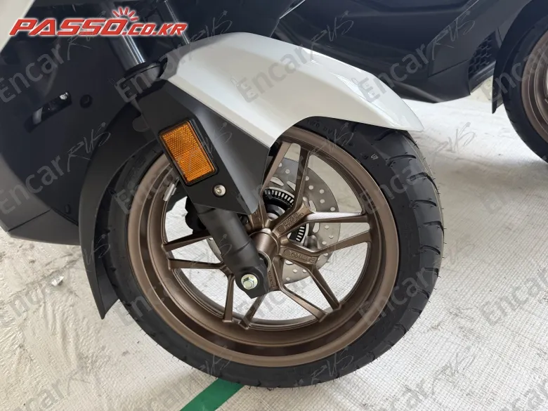 Honda Forza 350 - фото 5