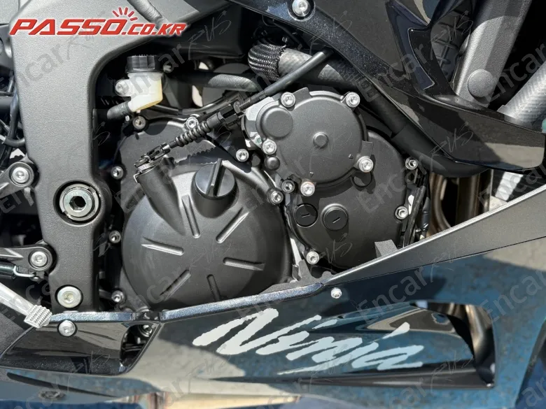 Kawasaki Zx 6 R - фото 4