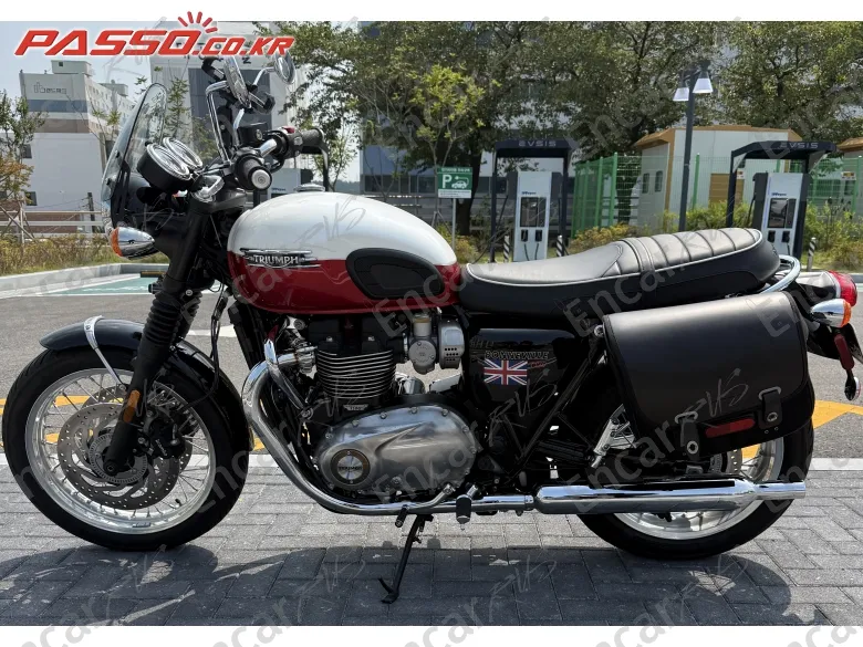 Triumph Bonneville T120 - фото 1