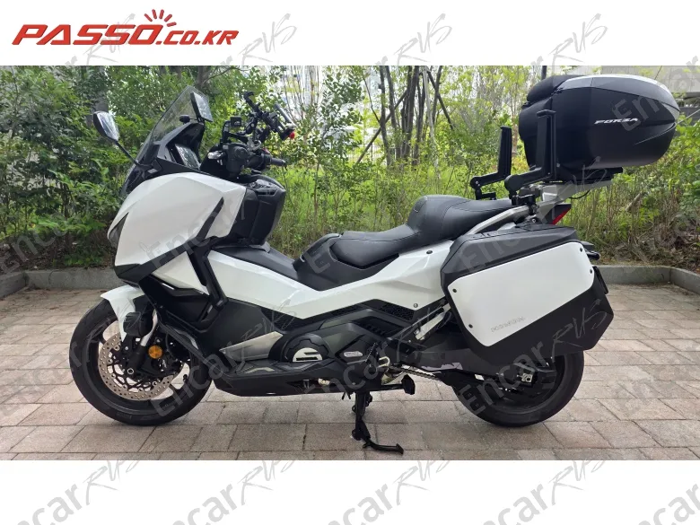 Honda Forza 750 - фото 1