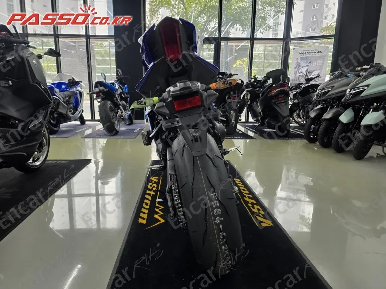 Yamaha Yzf R1 - фото 2