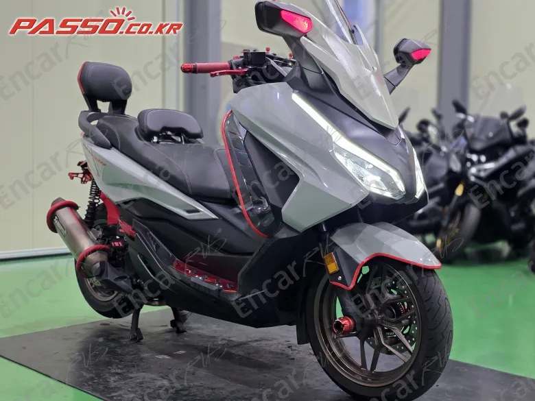 Honda Forza 350 - фото 5
