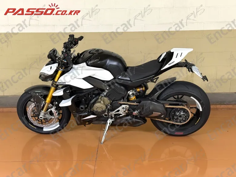 Ducati Streetfighter V4 S - фото 1
