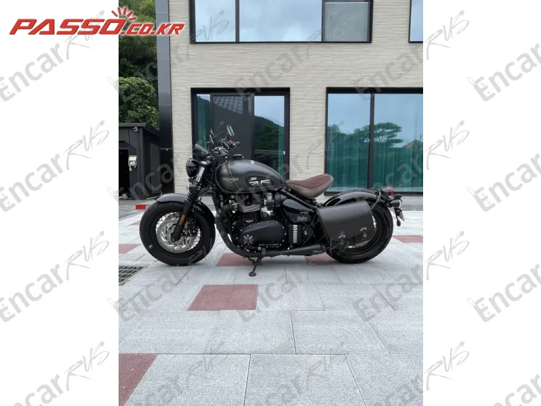 TRIUMPH BONNEVILLE BOBBER - фото 1