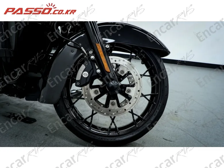 HARLEY-DAVIDSON FLHXS STREET GLIDE SPECIAL - фото 5
