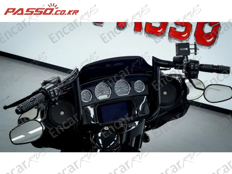 HARLEY-DAVIDSON FLHXS STREET GLIDE SPECIAL - фото 3