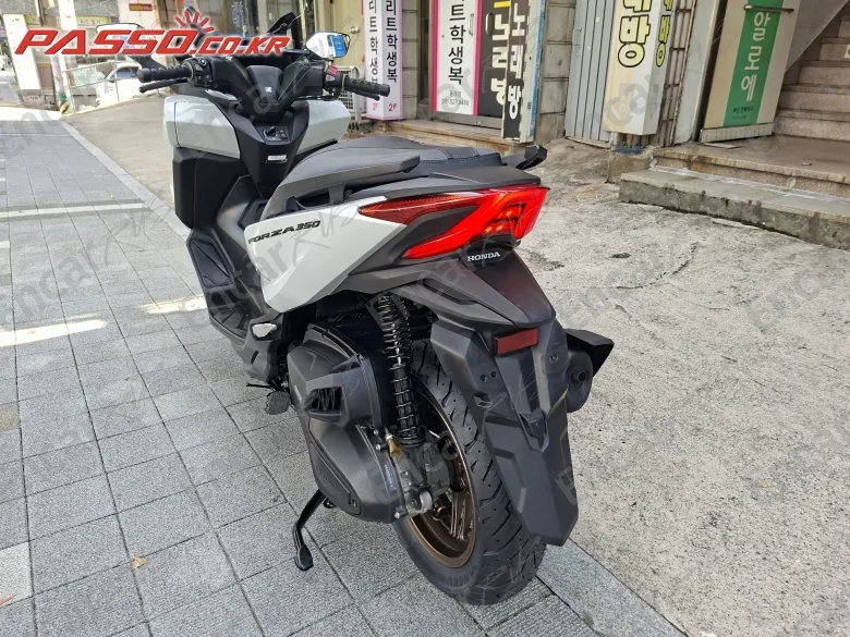 Honda Forza 350 - фото 2
