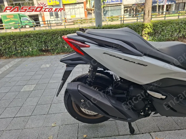 Honda Forza 350 - фото 6