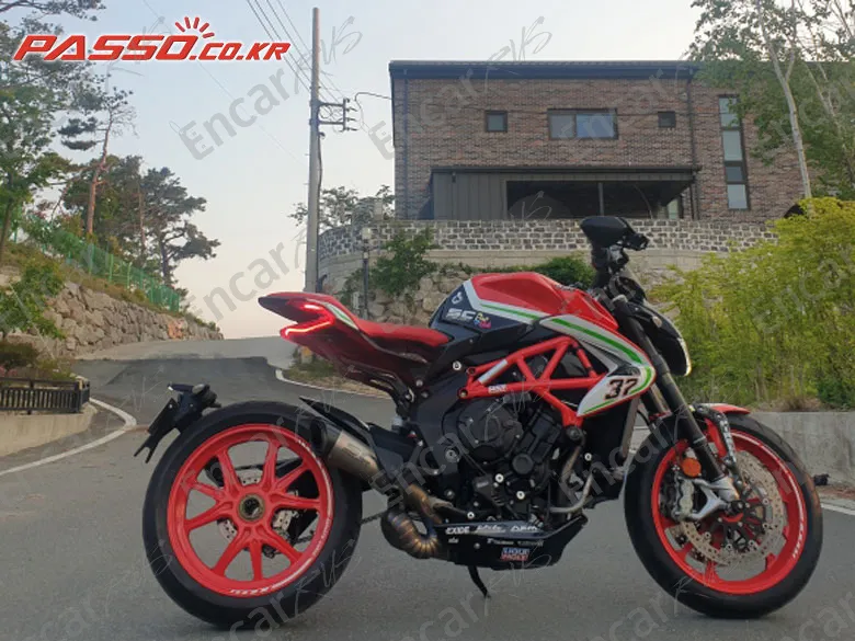 MV Agusta Dragster 800 RC - фото 0