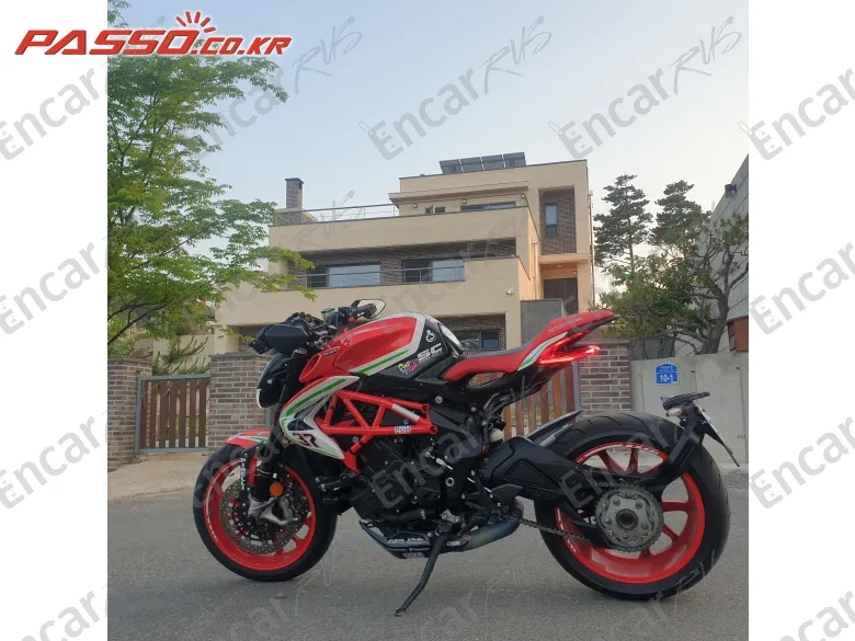 MV Agusta Dragster 800 RC - фото 1