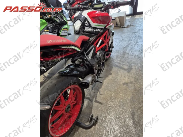MV Agusta Dragster 800 RC - фото 2