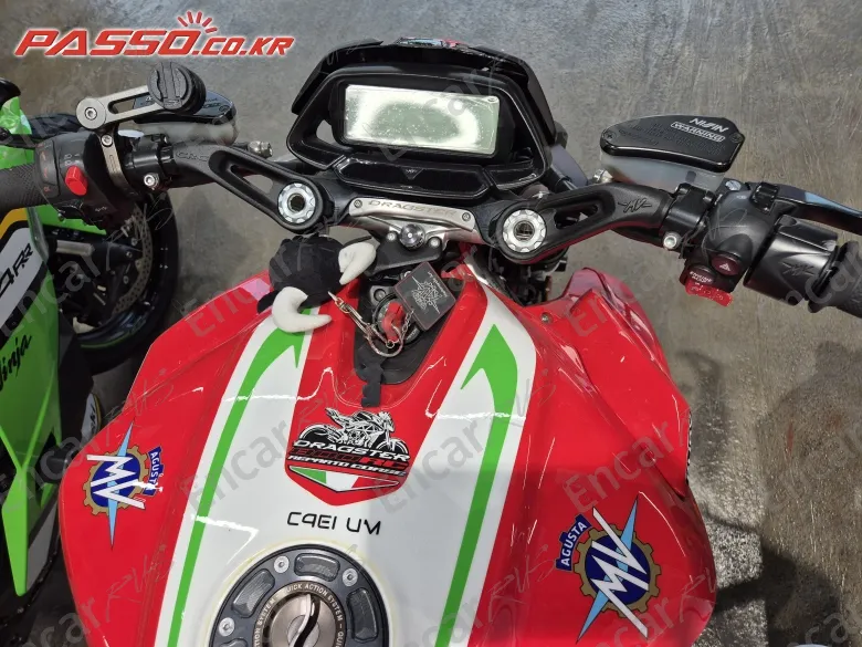 MV Agusta Dragster 800 RC - фото 3