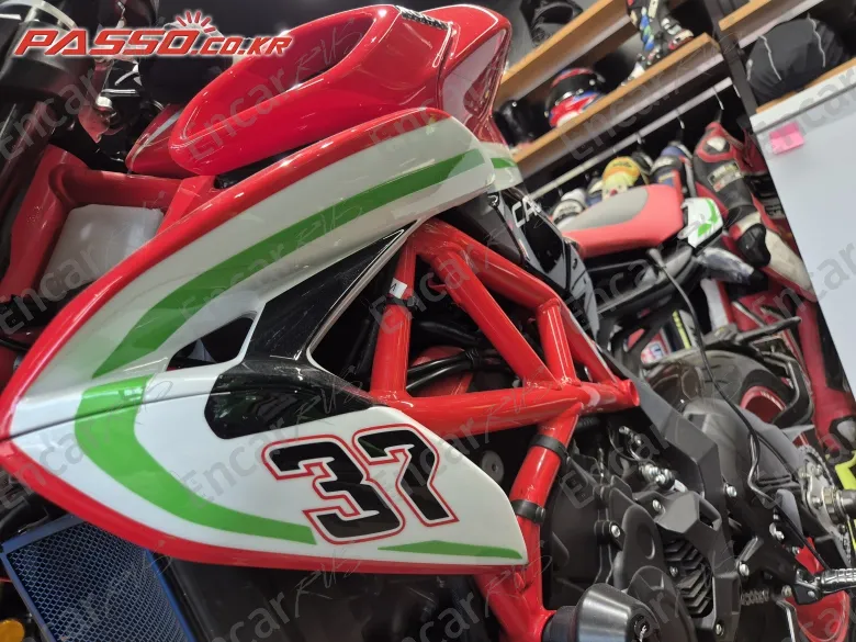 MV Agusta Dragster 800 RC - фото 4