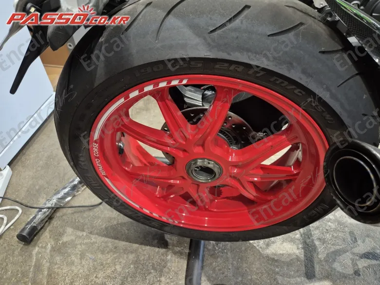 MV Agusta Dragster 800 RC - фото 5