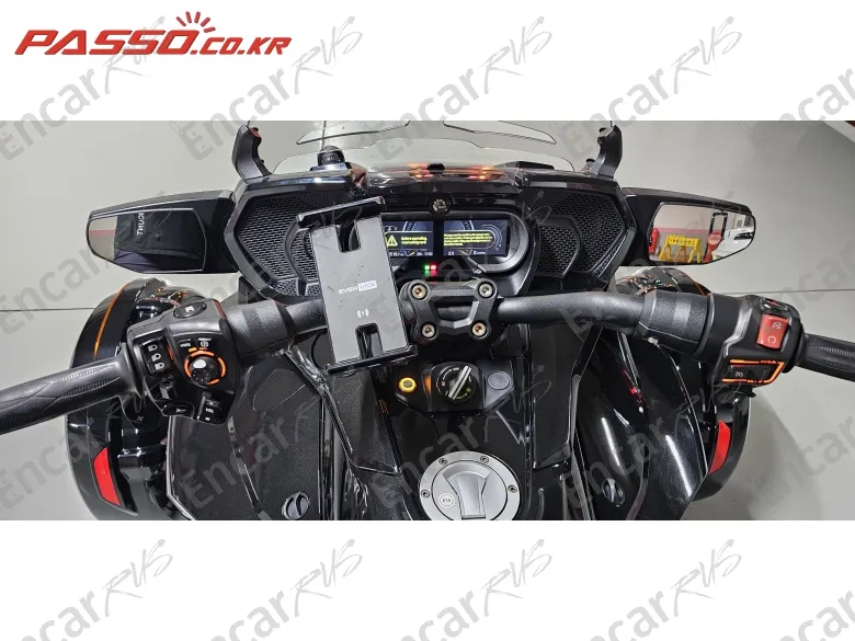 BRP Can-Am Spyder F3 Limited - фото 3