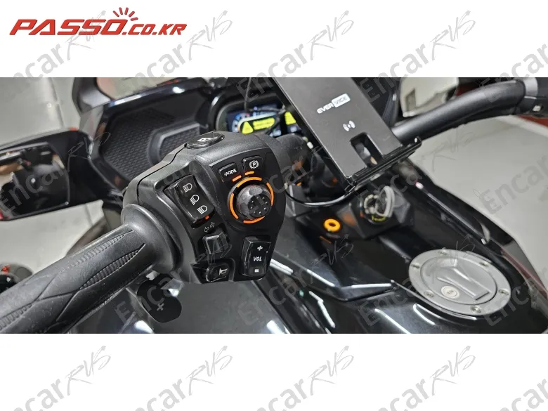 BRP Can-Am Spyder F3 Limited - фото 4