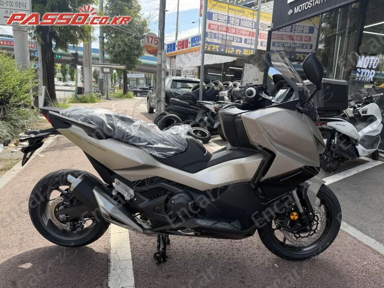Honda Forza 750 - фото 0