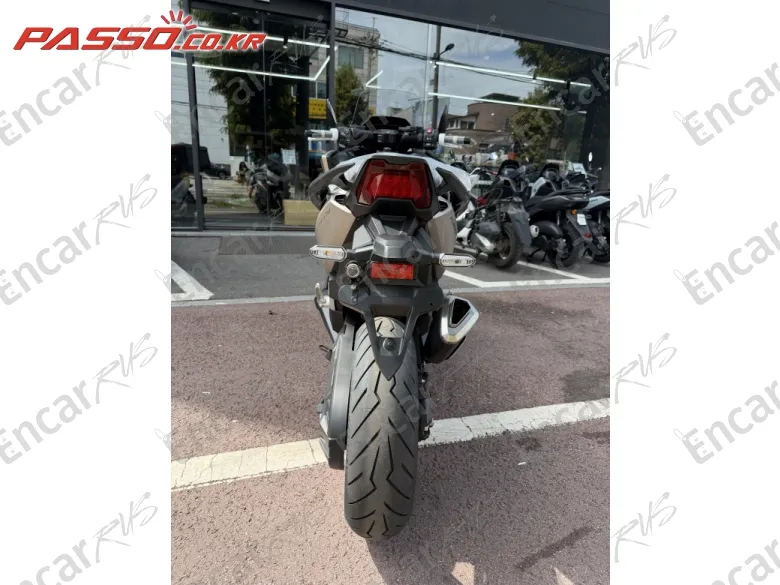 Honda Forza 750 - фото 2